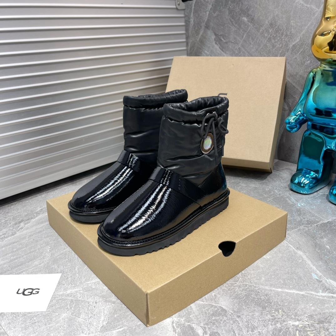 Ugg Logo Boots - FashionPlug