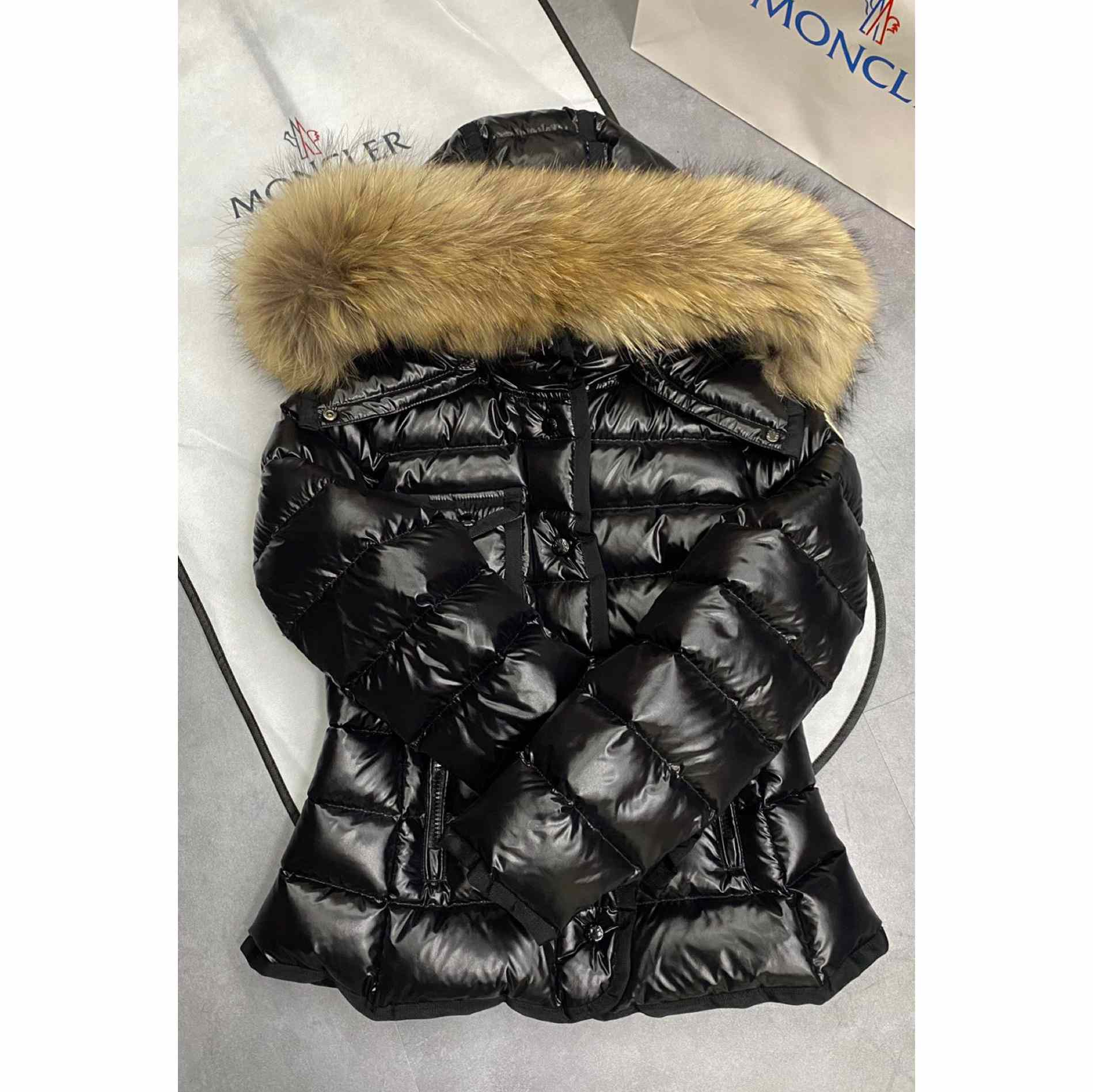 Moncler Armoise Short Down Jacket - FashionPlug
