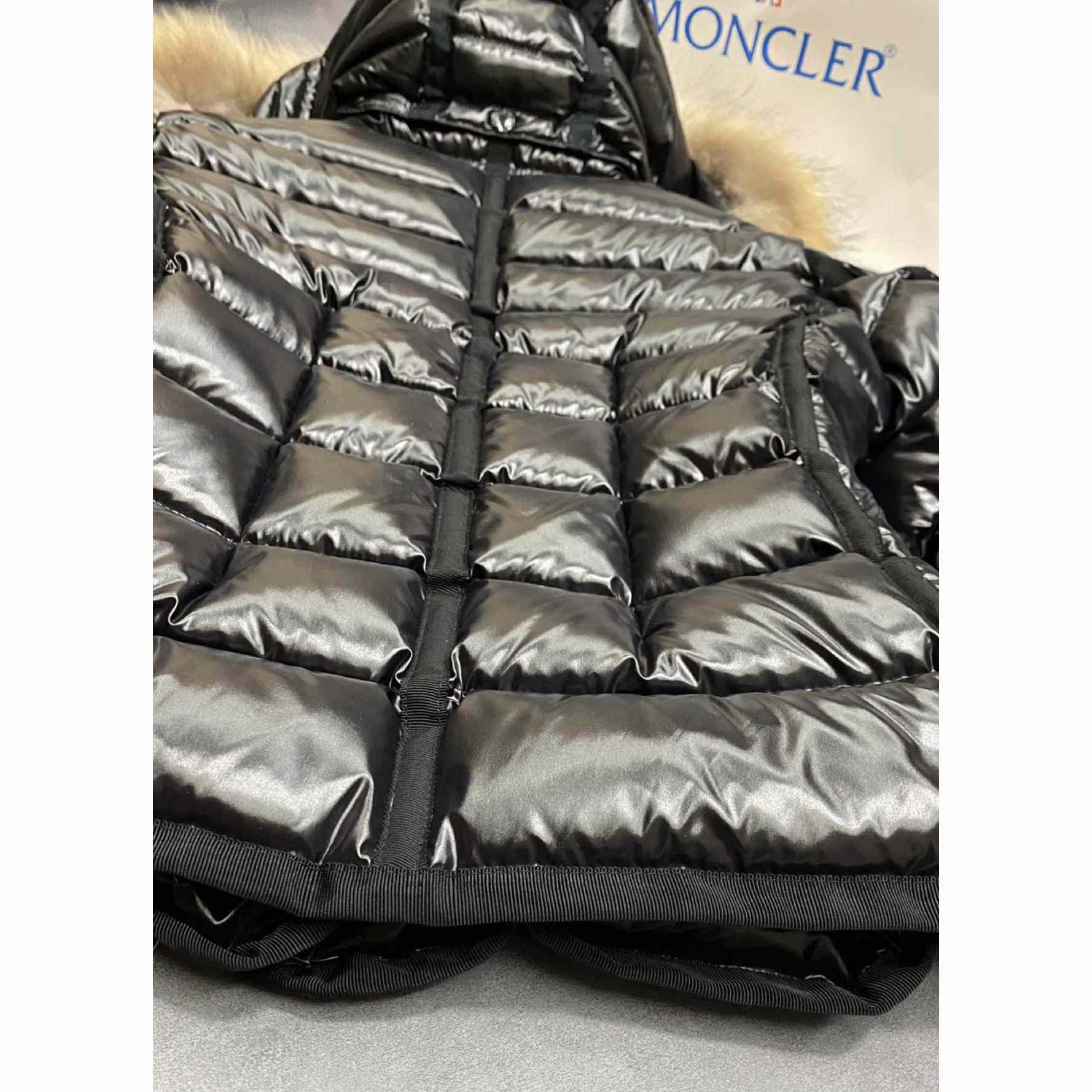 Moncler Armoise Short Down Jacket - FashionPlug