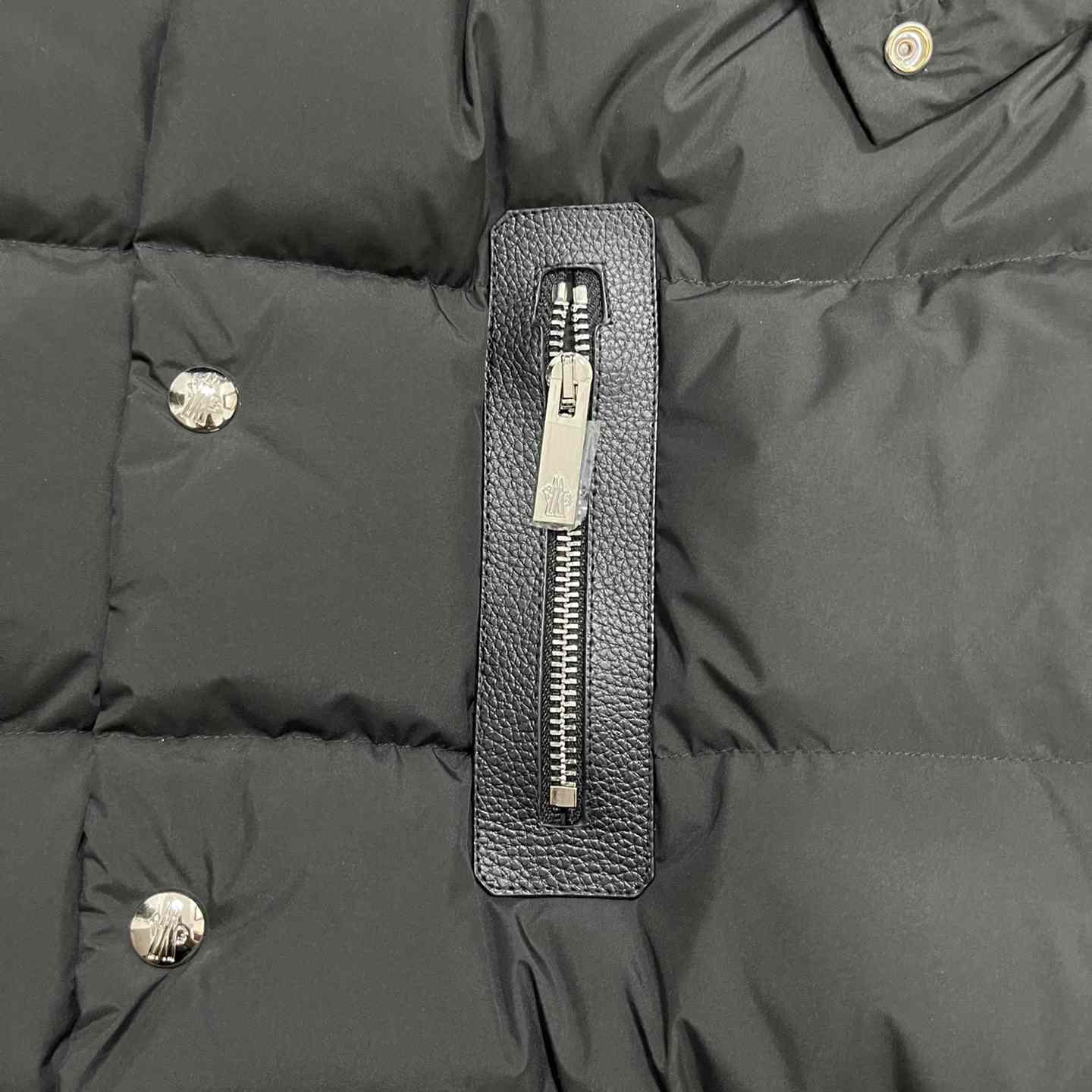 Moncler Bauges Short Down Jacket - FashionPlug