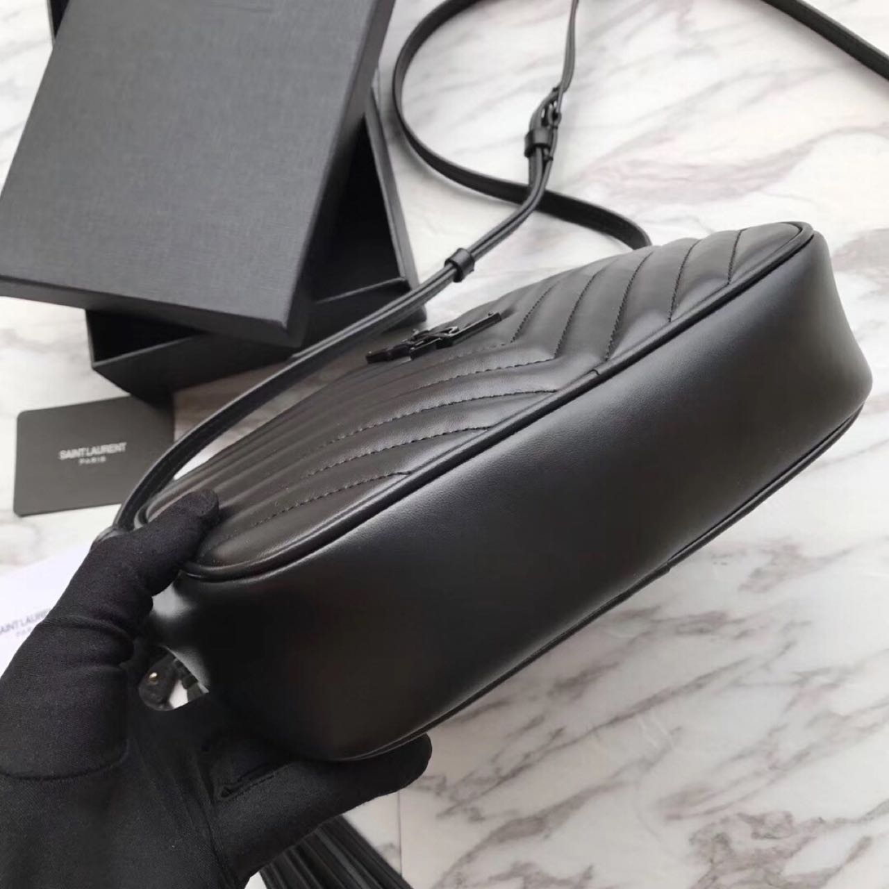 Saint Laurent Black Leather Shoulder Bag ( 23-16-6 cm) - FashionPlug