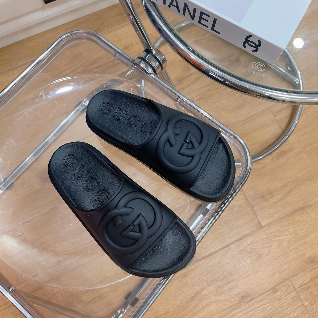 Gucci Women's Slide With Interlocking G - FashionPlug