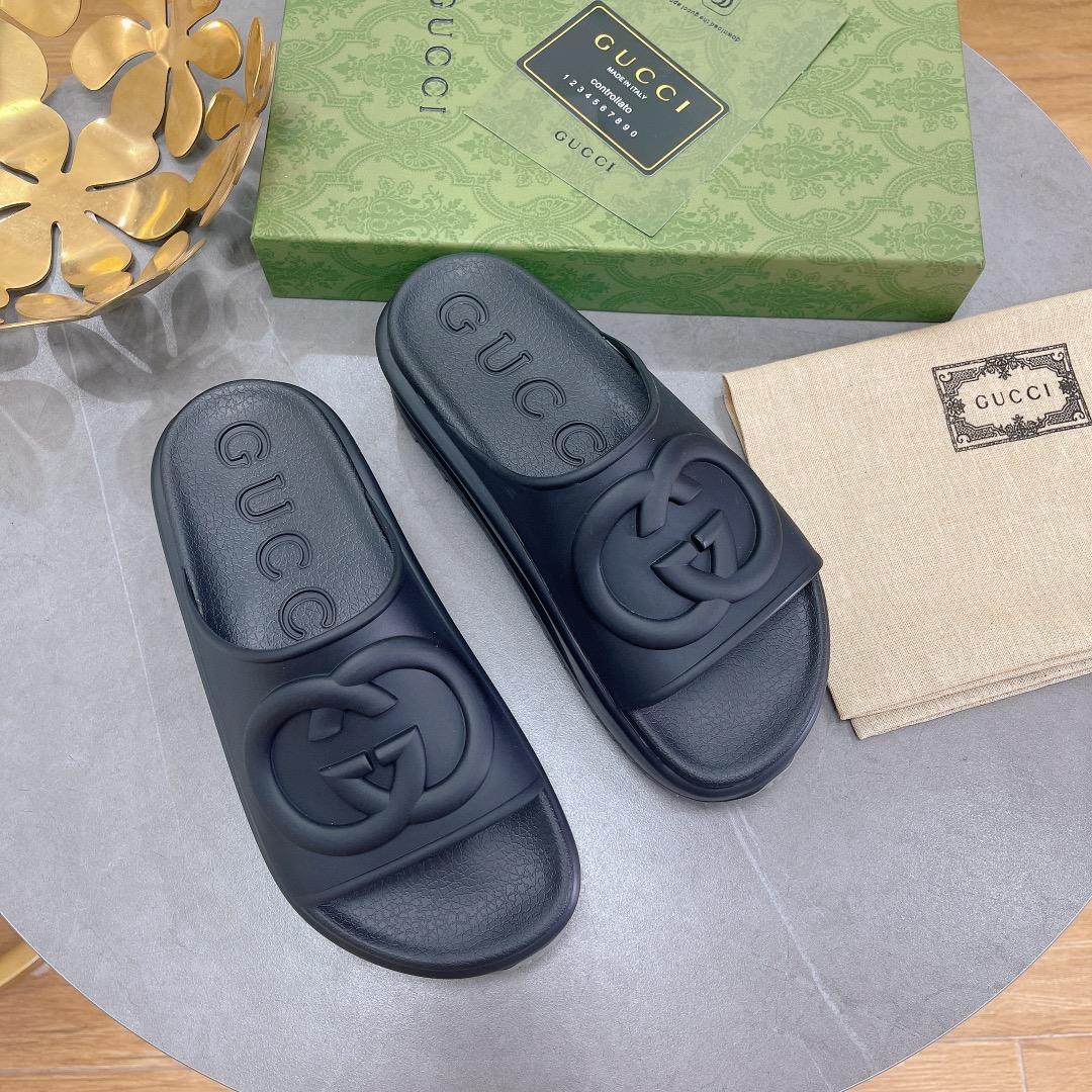 Gucci Women's Slide With Interlocking G - FashionPlug