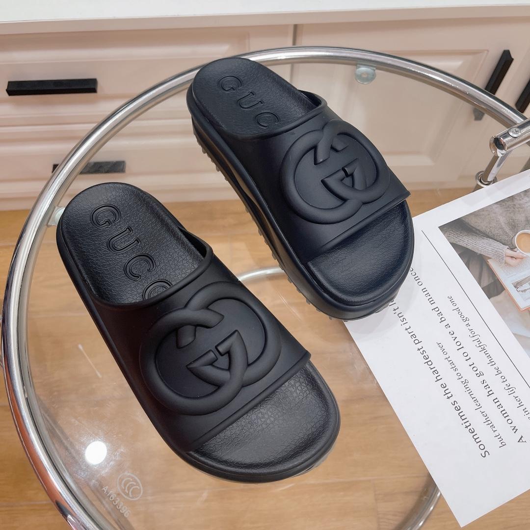 Gucci Women's Slide With Interlocking G - FashionPlug