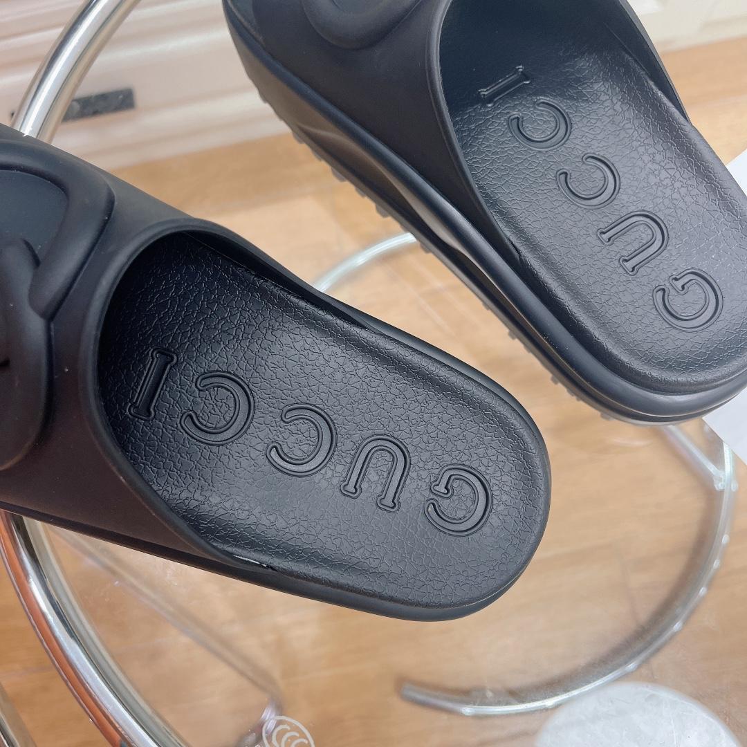 Gucci Women's Slide With Interlocking G - FashionPlug