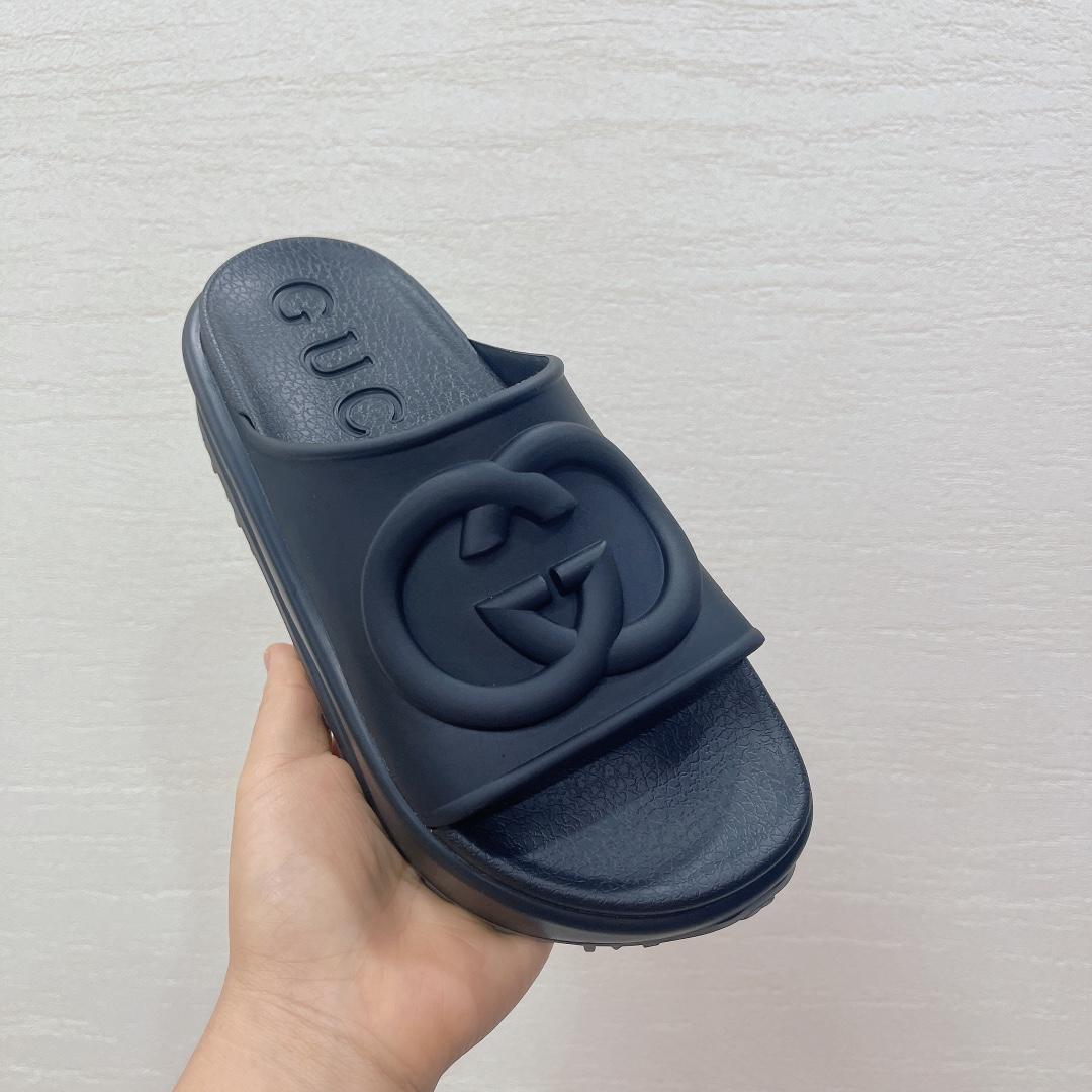 Gucci Women's Slide With Interlocking G - FashionPlug