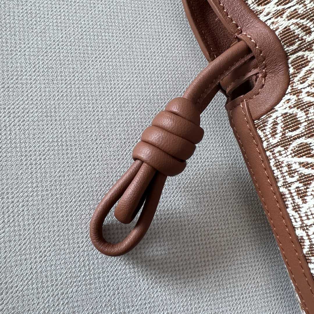 Loewe Mini Flamenco Clutch In Anagram Jacquard And Calfskin(23-18-9CM) - FashionPlug
