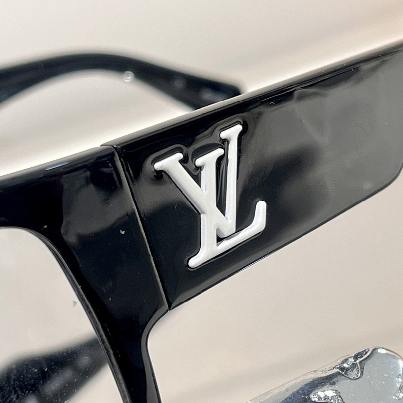 Louis Vuitton Cyclone Sport Mask     Z1741U - FashionPlug