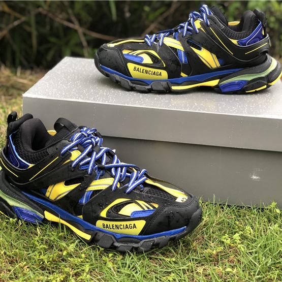 Balenciaga Tess Sneaker  - FashionPlug