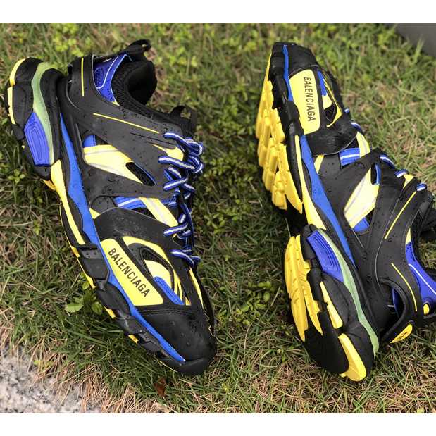 Balenciaga Tess Sneaker  - FashionPlug