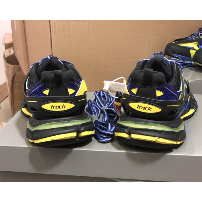 Balenciaga Tess Sneaker  - FashionPlug