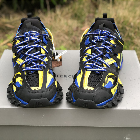 Balenciaga Tess Sneaker  - FashionPlug