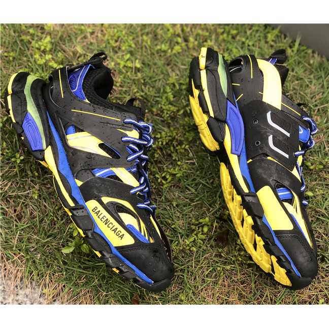 Balenciaga Tess Sneaker  - FashionPlug
