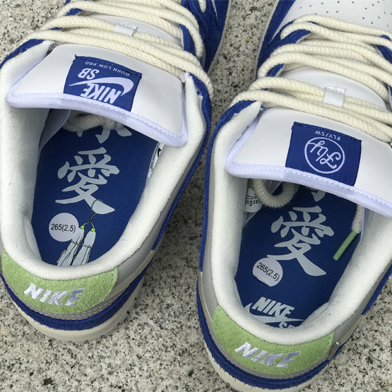 Fly Streetwear x Nike SB Dunk Low Sneaker         DQ5130-400 - FashionPlug