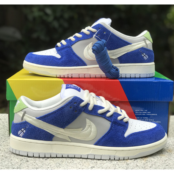 Fly Streetwear x Nike SB Dunk Low Sneaker         DQ5130-400 - FashionPlug