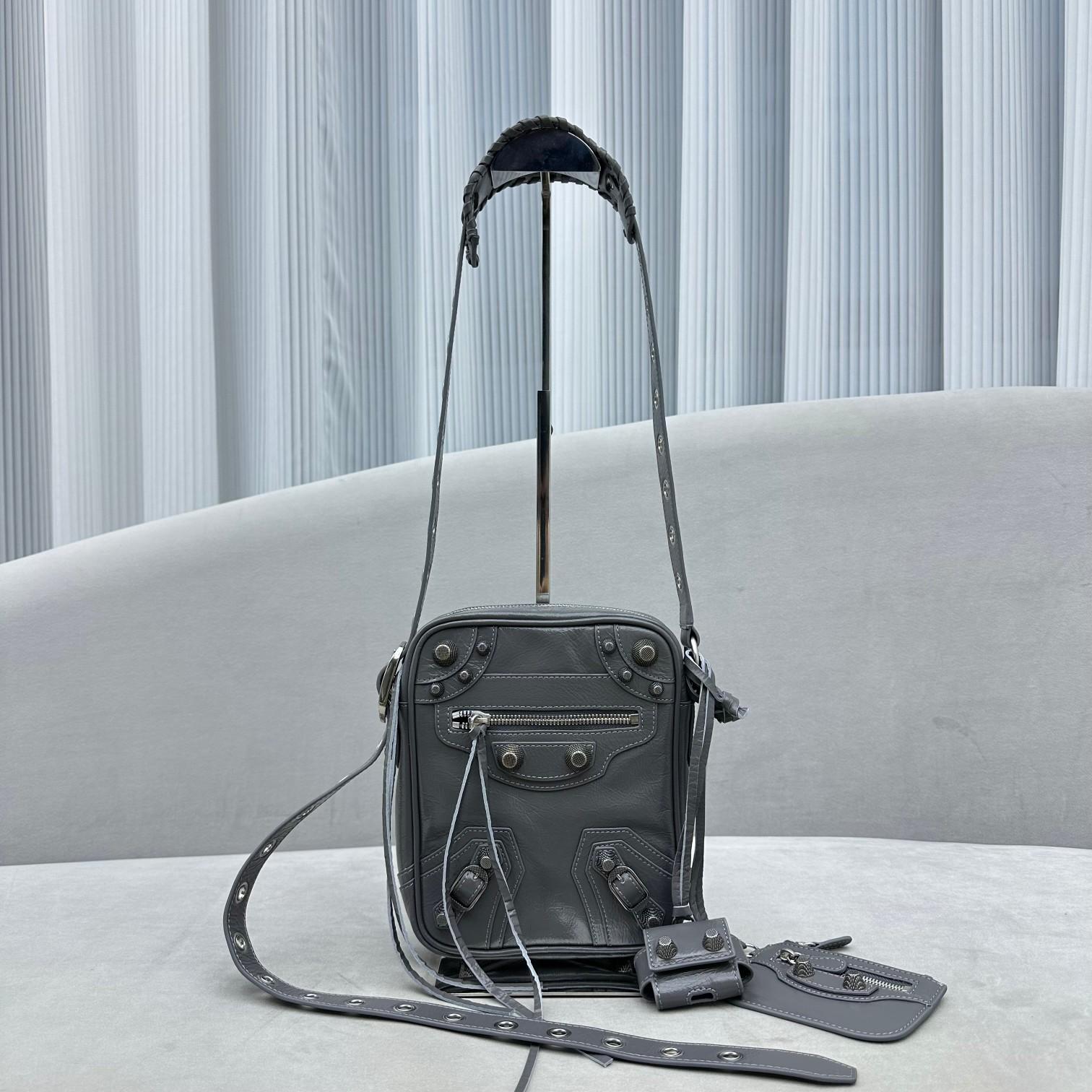 Balenciaga Men's Le Cagole Crossbody Bag(21-17-4.5cm) - FashionPlug