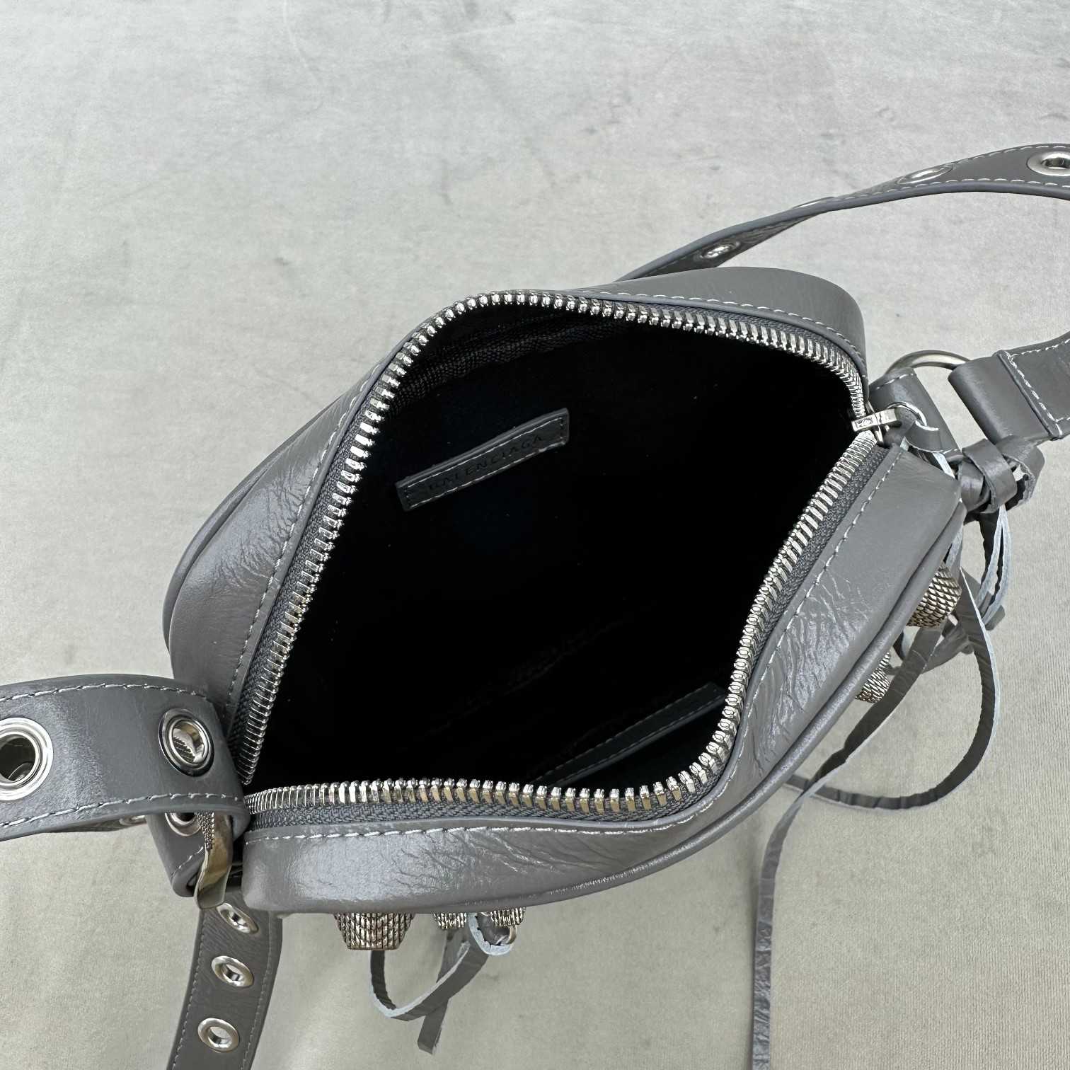 Balenciaga Men's Le Cagole Crossbody Bag(21-17-4.5cm) - FashionPlug