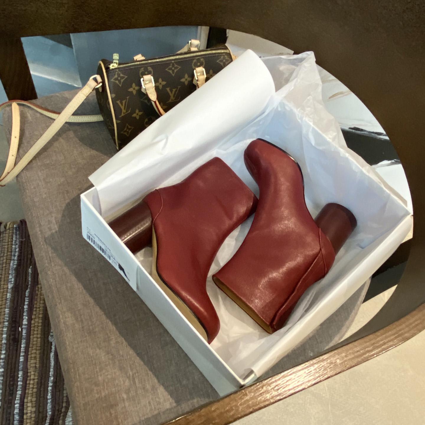 Maison Margiela Tabi Ankle Boots - FashionPlug