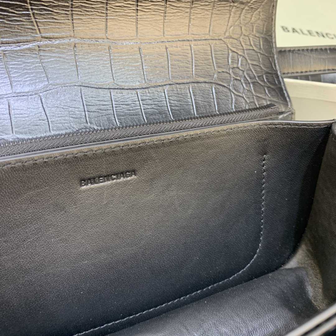 Balenciaga Gossip Small Bag (23.5-12.4-10.4cm) - FashionPlug