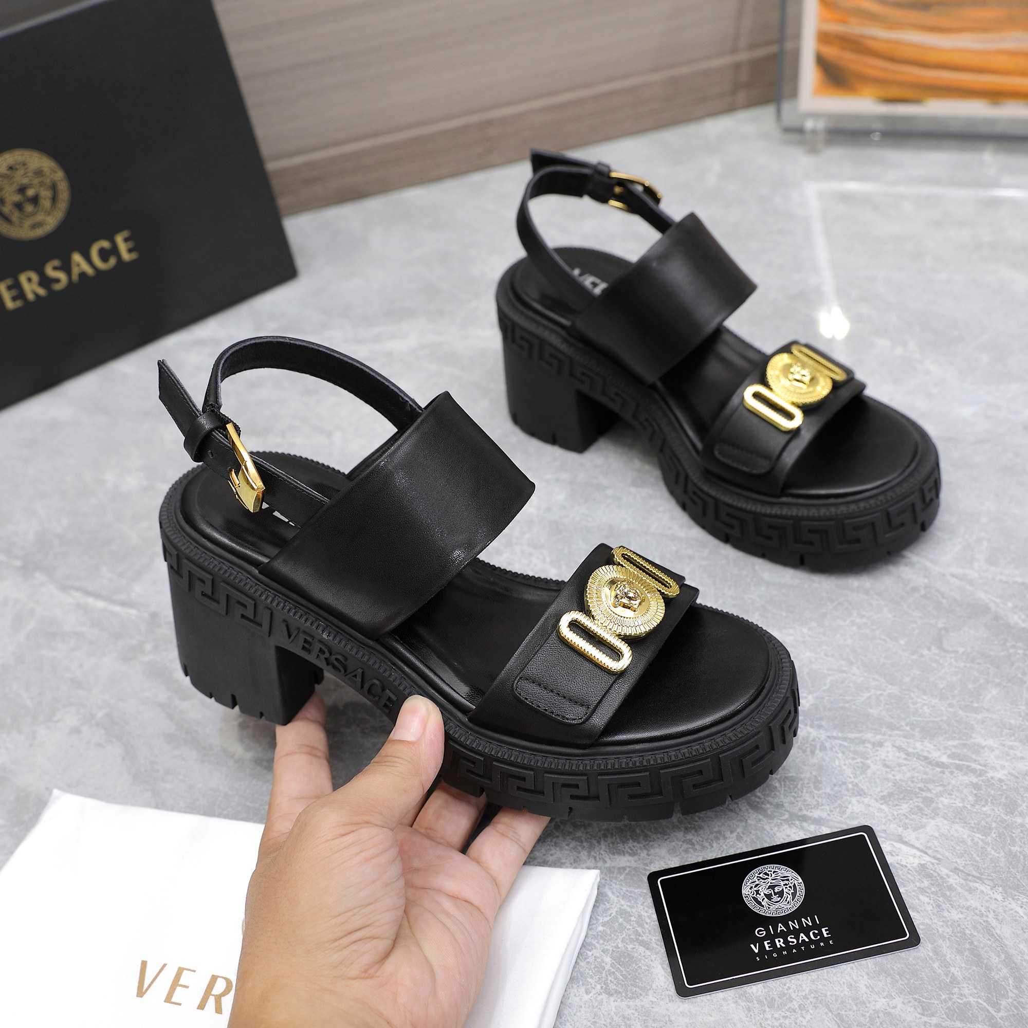 Versace Medusa-Plaque Sandals - FashionPlug