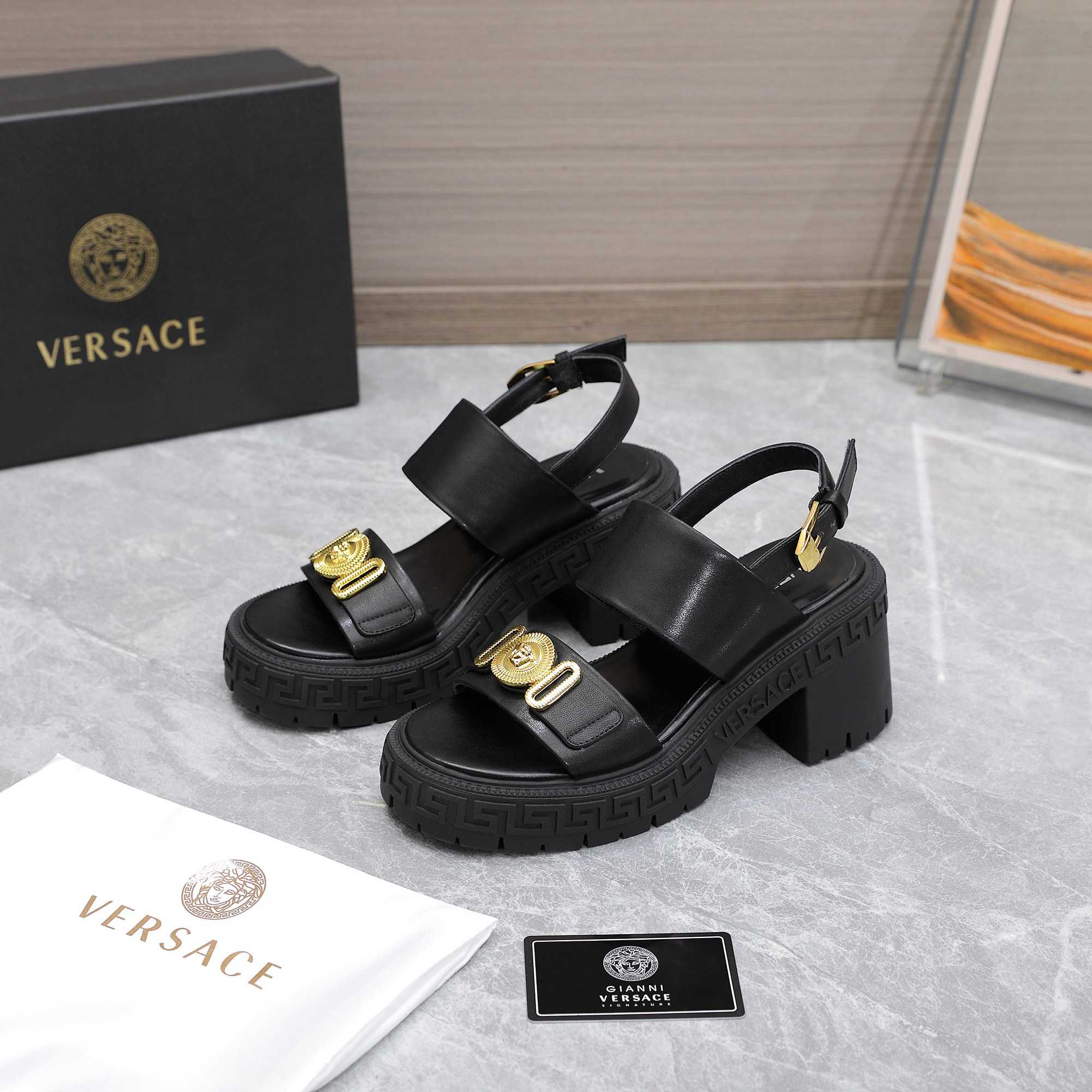 Versace Medusa-Plaque Sandals - FashionPlug