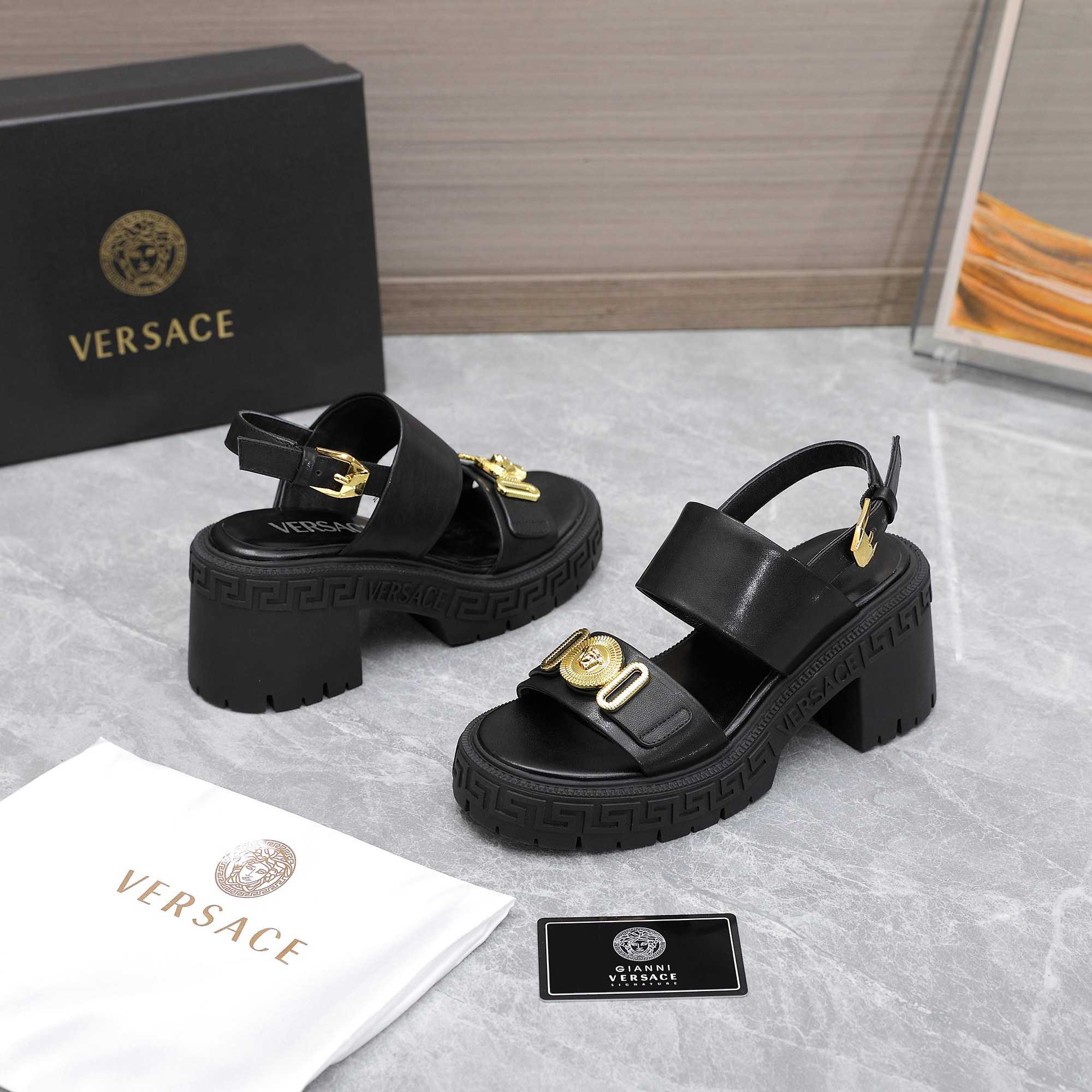 Versace Medusa-Plaque Sandals - FashionPlug