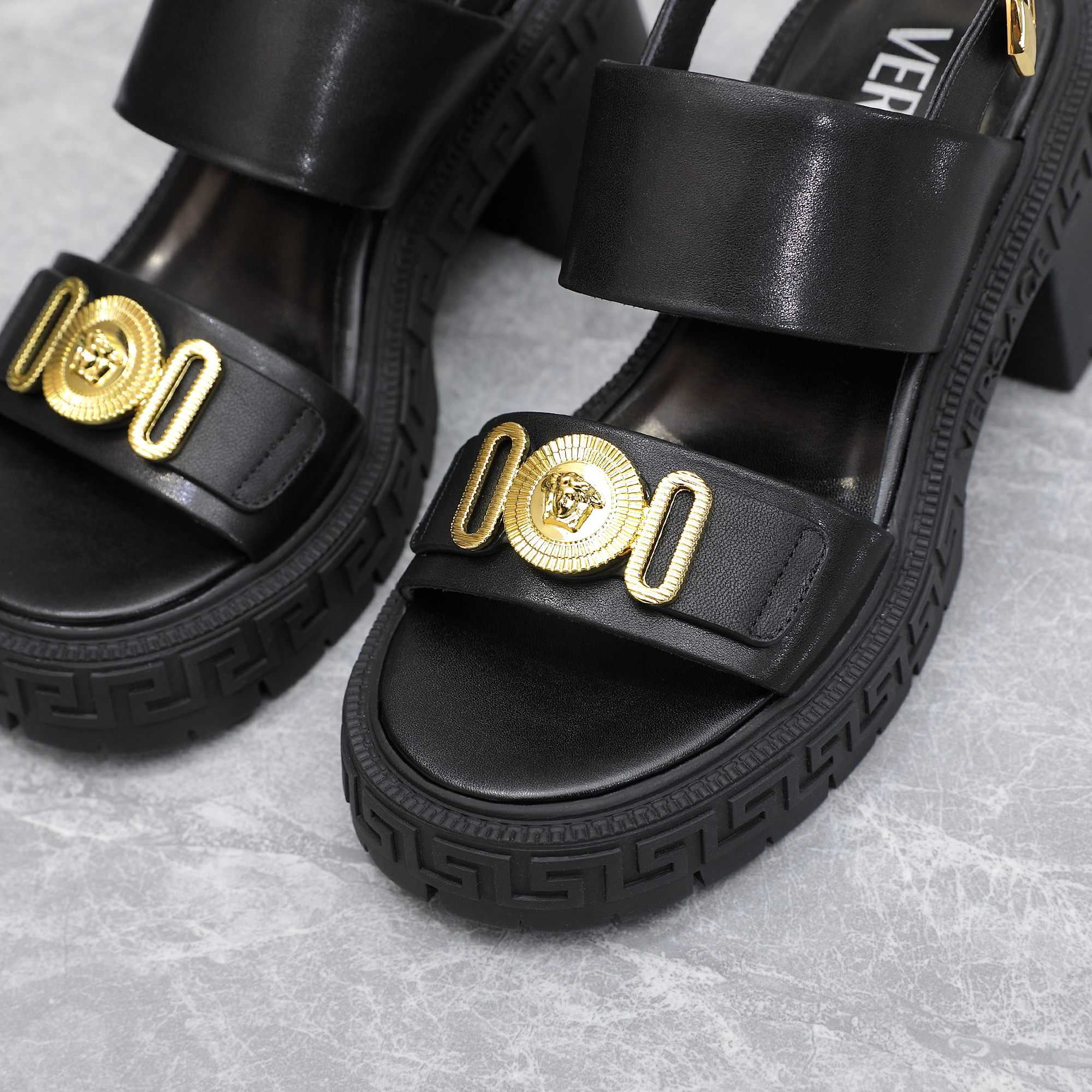 Versace Medusa-Plaque Sandals - FashionPlug