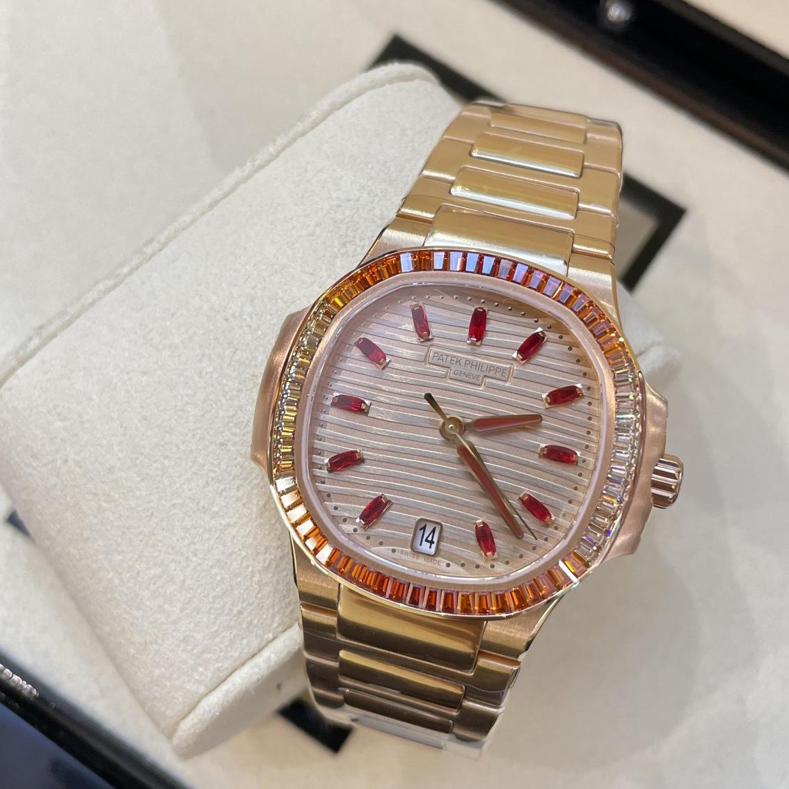 Patek Philipps 7118/1300R - Nautilus Watch - FashionPlug