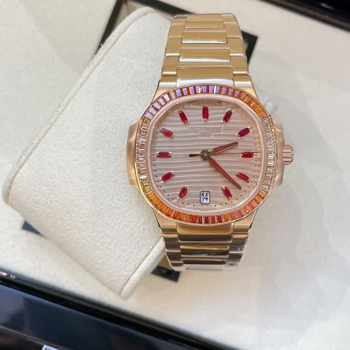 Patek Philipps 7118/1300R - Nautilus Watch - FashionPlug