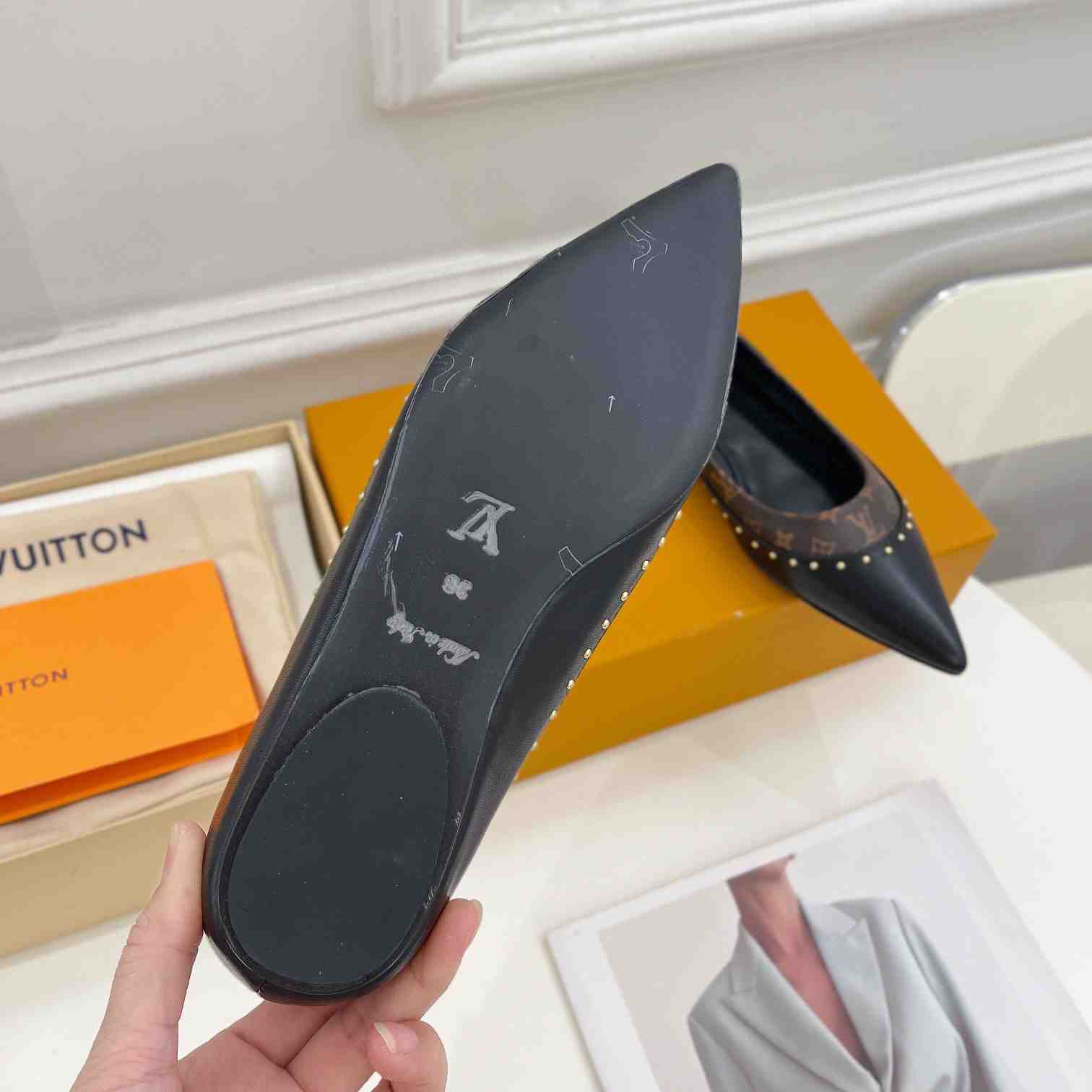 Louis Vuitton Signature Flat Ballerina   1AACKB - FashionPlug