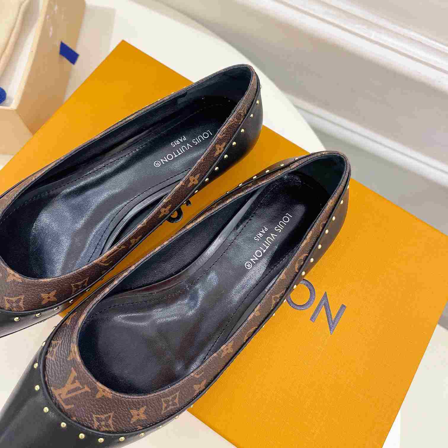 Louis Vuitton Signature Flat Ballerina   1AACKB - FashionPlug