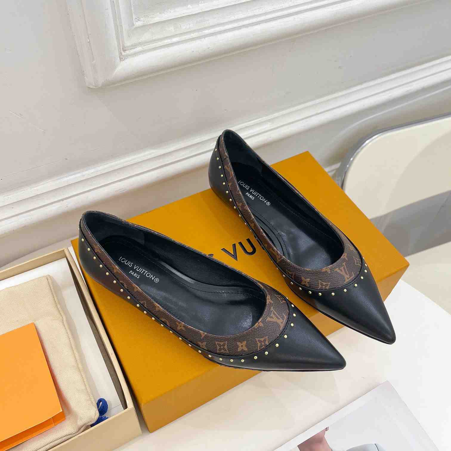 Louis Vuitton Signature Flat Ballerina   1AACKB - FashionPlug