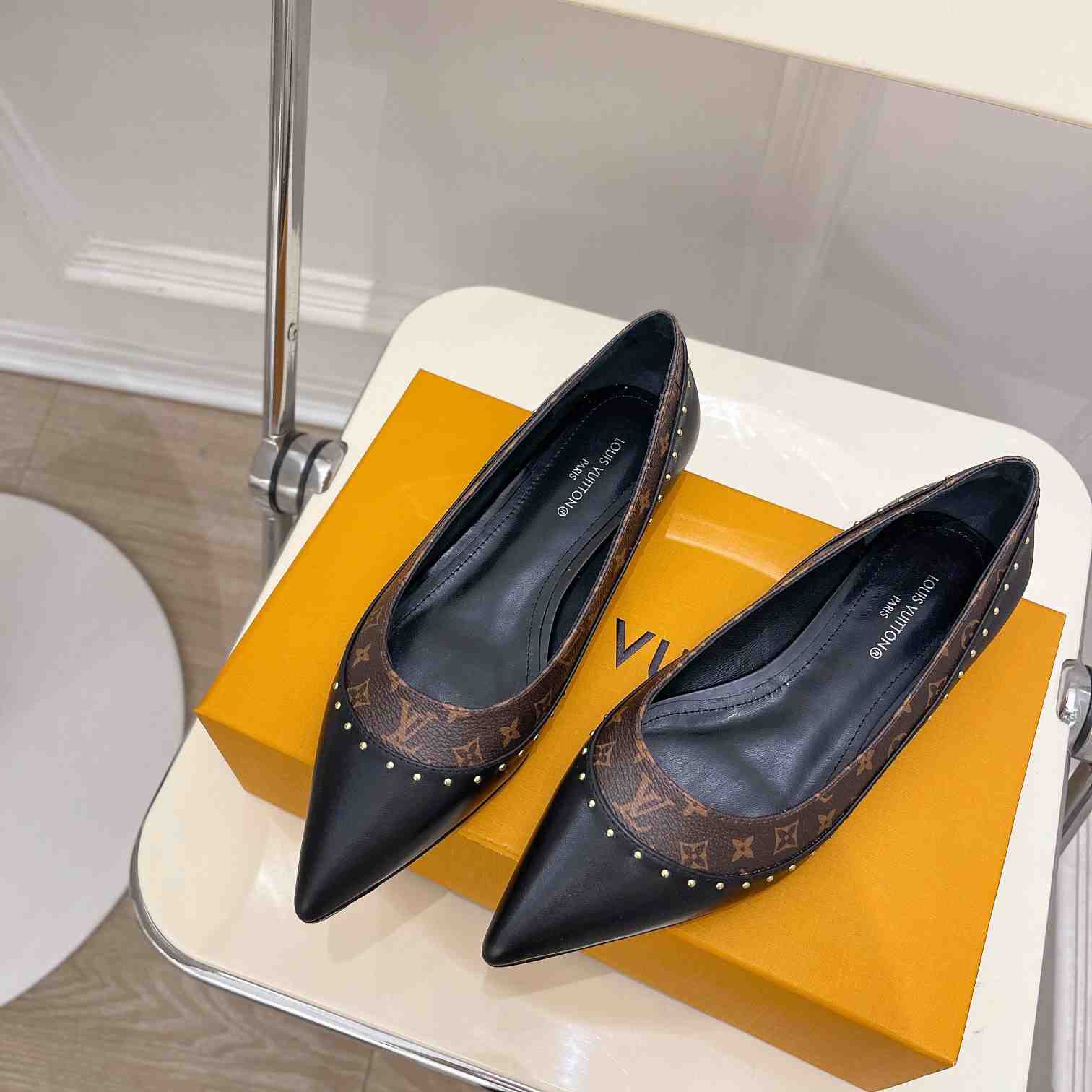 Louis Vuitton Signature Flat Ballerina   1AACKB - FashionPlug