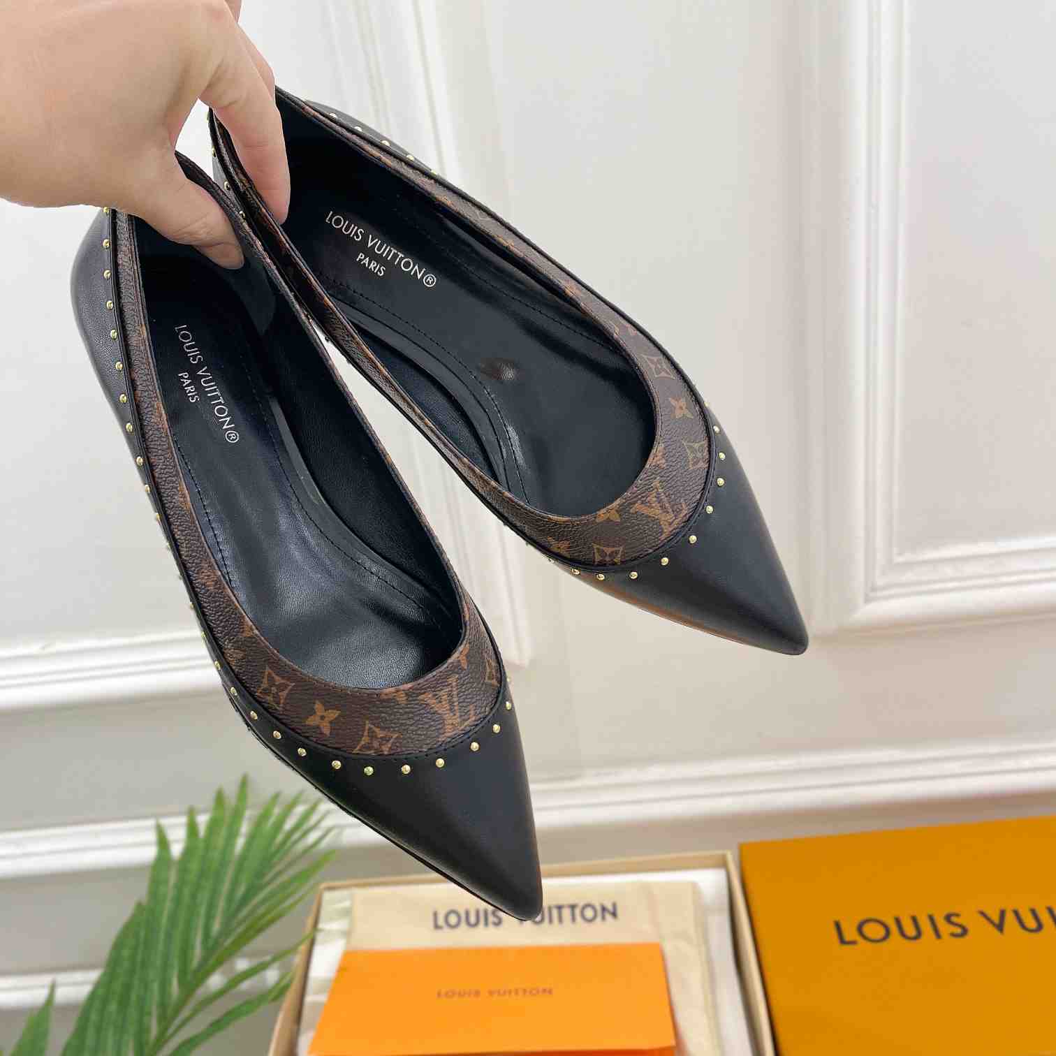 Louis Vuitton Signature Flat Ballerina   1AACKB - FashionPlug