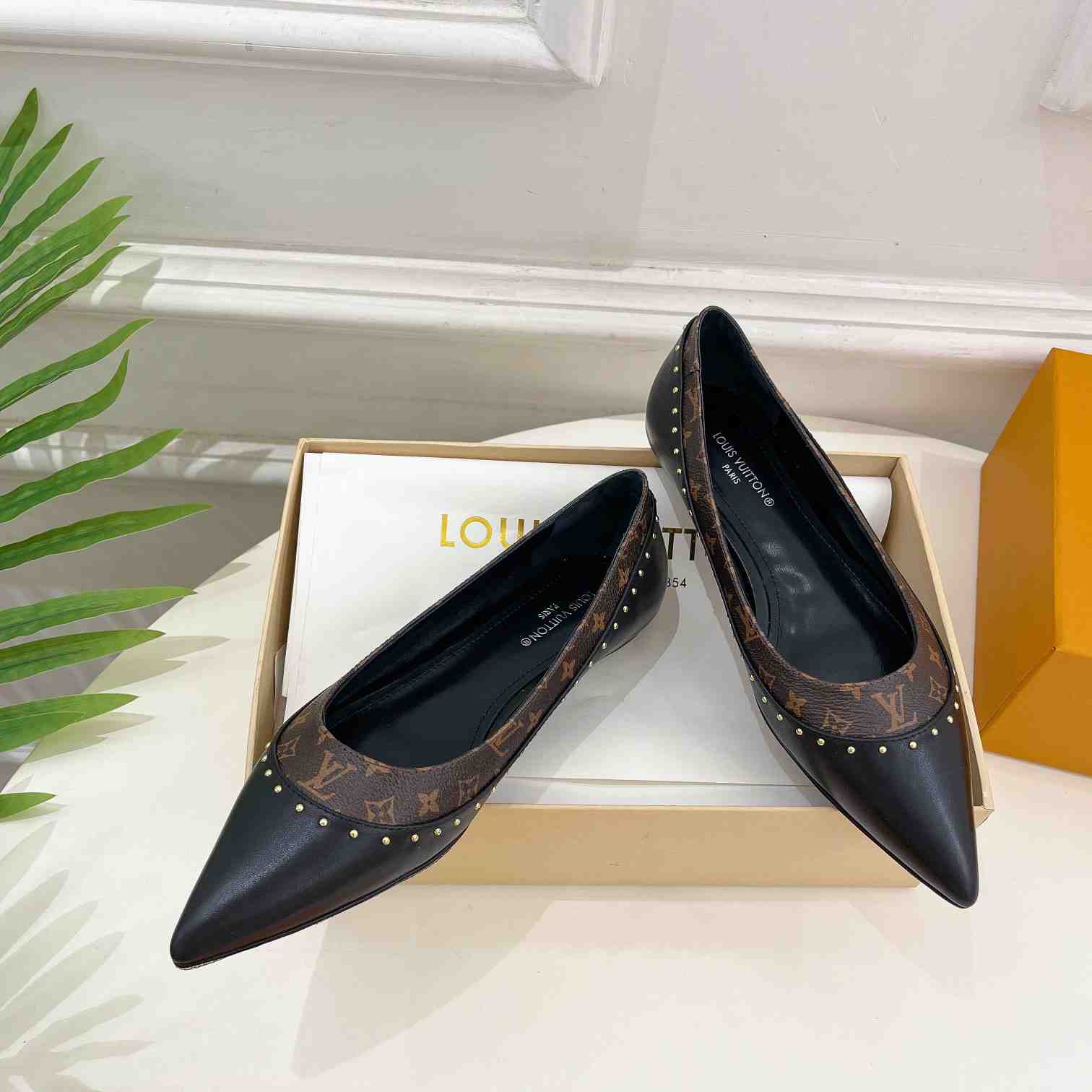 Louis Vuitton Signature Flat Ballerina   1AACKB - FashionPlug