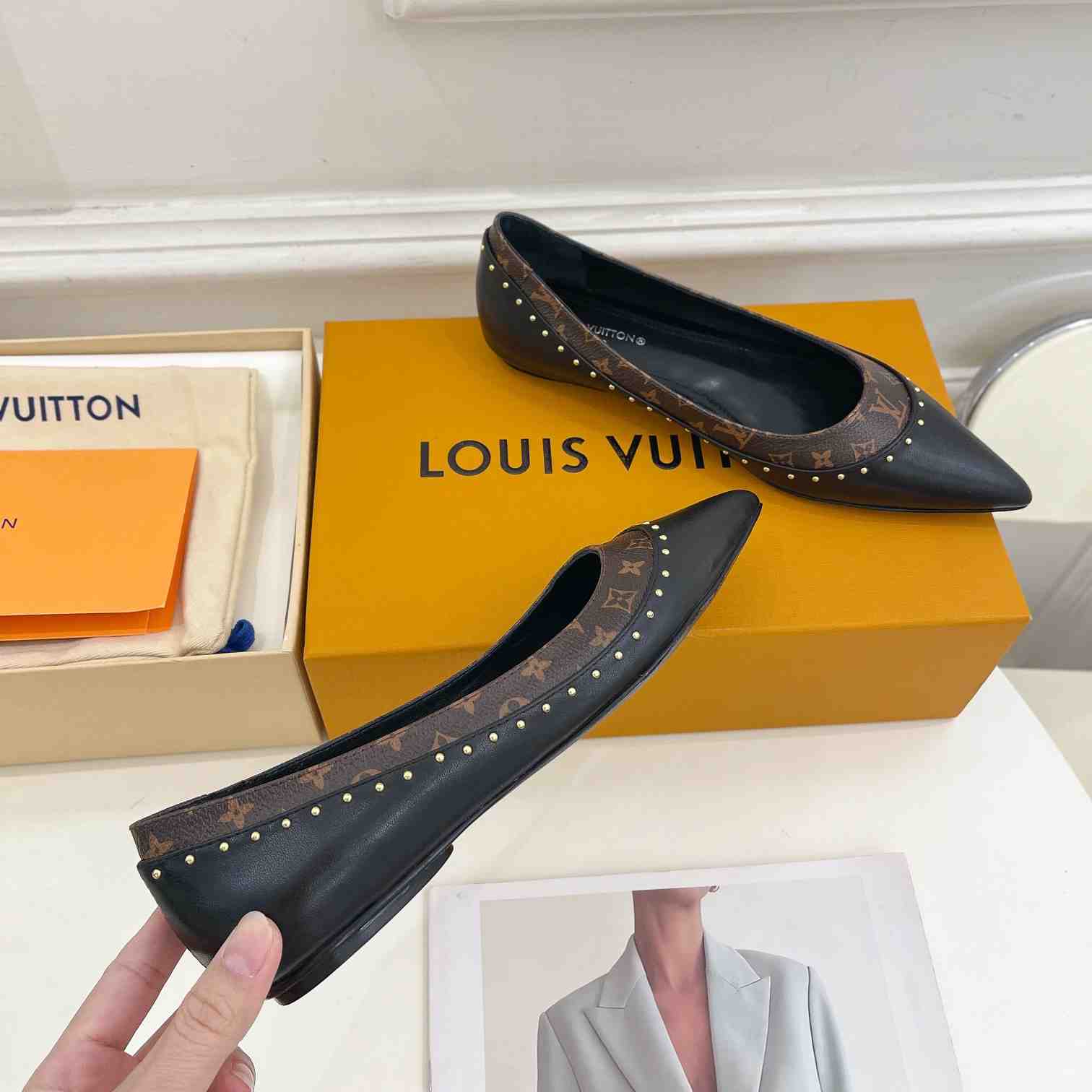 Louis Vuitton Signature Flat Ballerina   1AACKB - FashionPlug