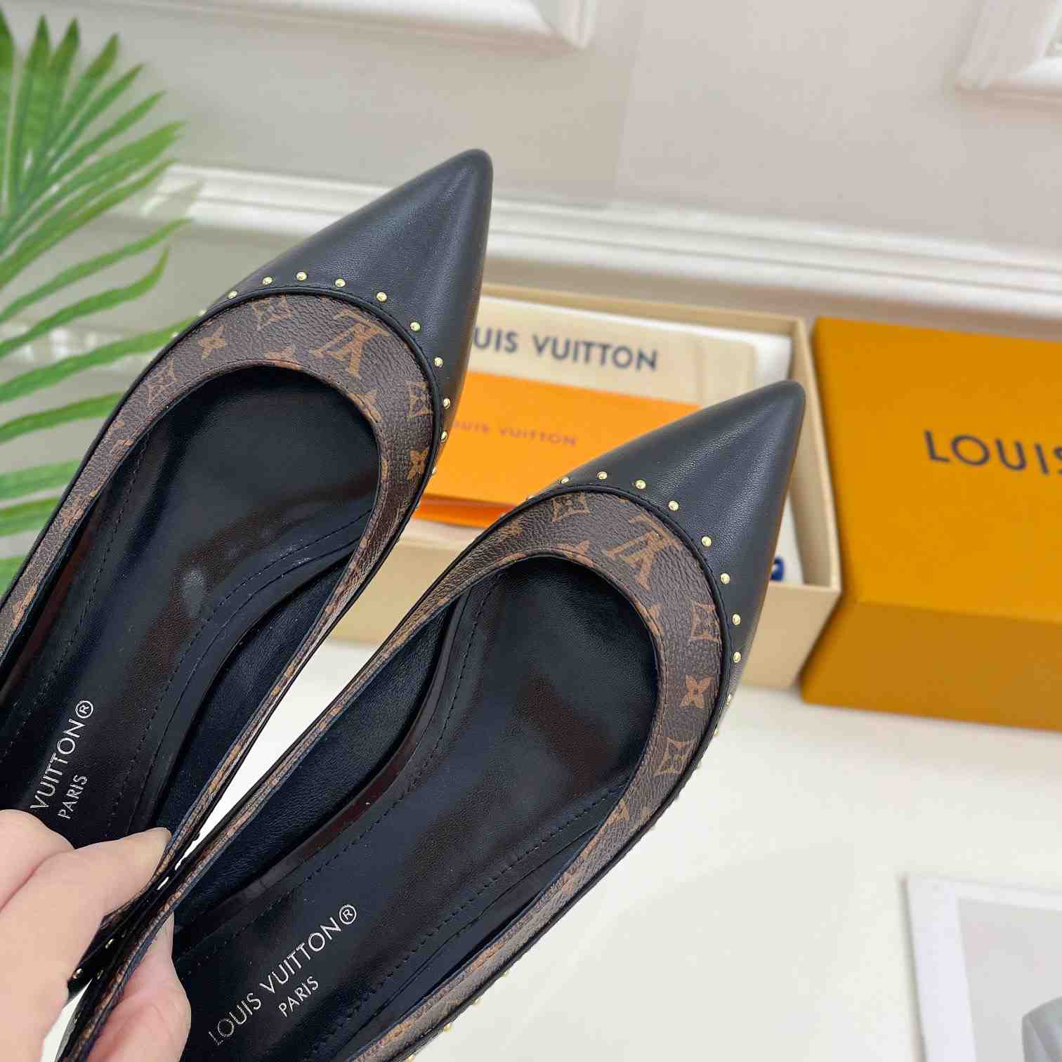 Louis Vuitton Signature Flat Ballerina   1AACKB - FashionPlug