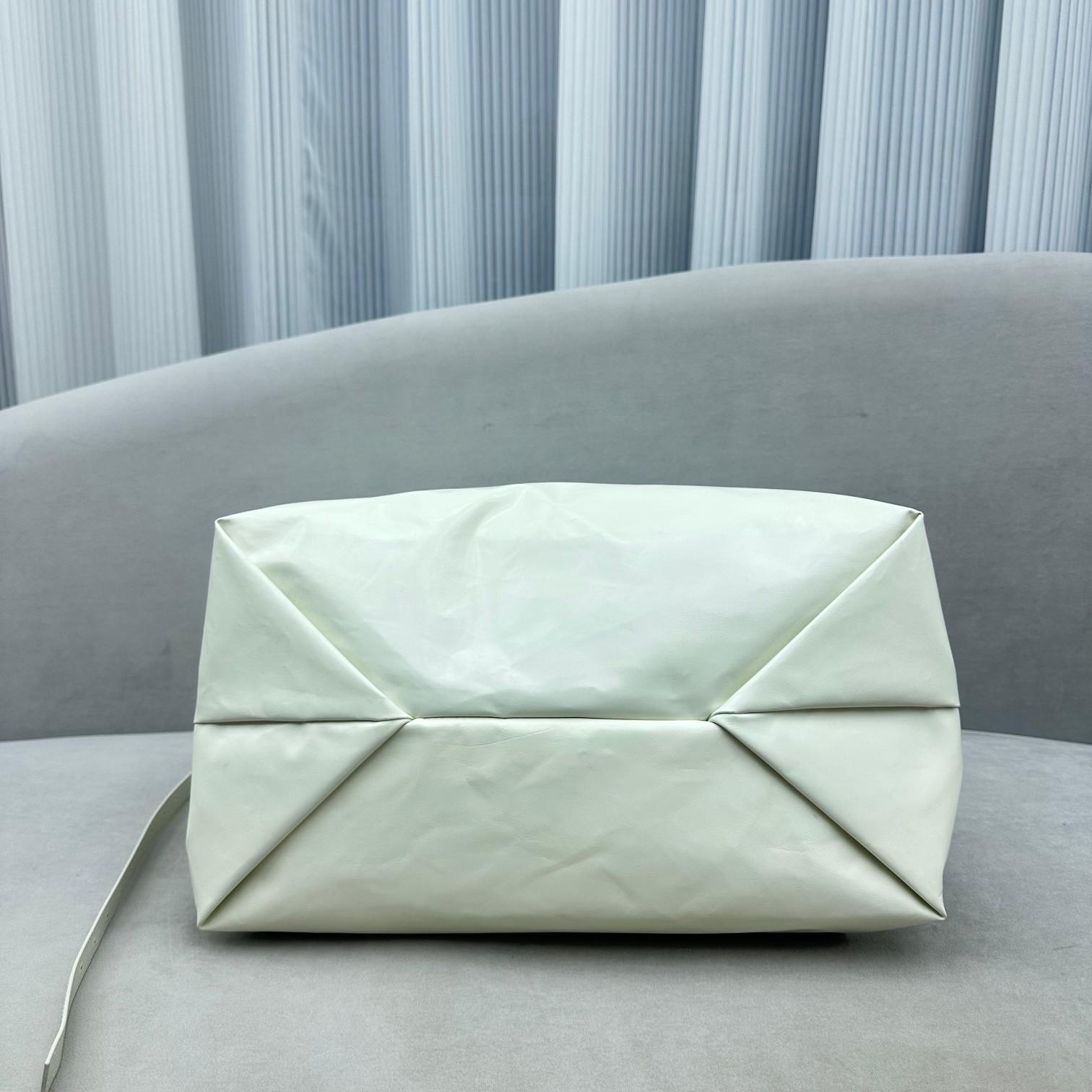 Balenciaga Trash Bag Large Pouch In White(37-40-52cm) - FashionPlug