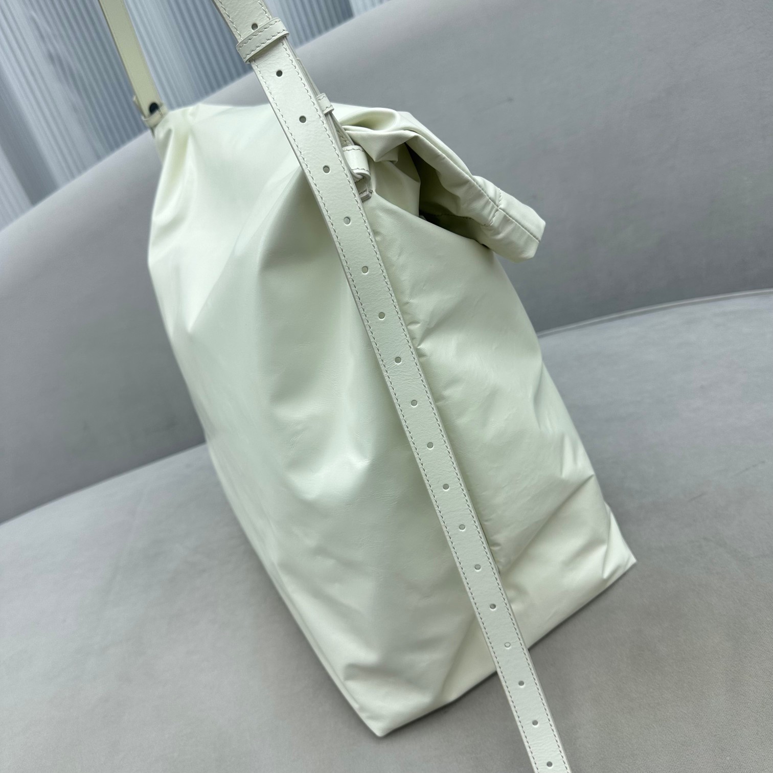 Balenciaga Trash Bag Large Pouch In White(37-40-52cm) - FashionPlug