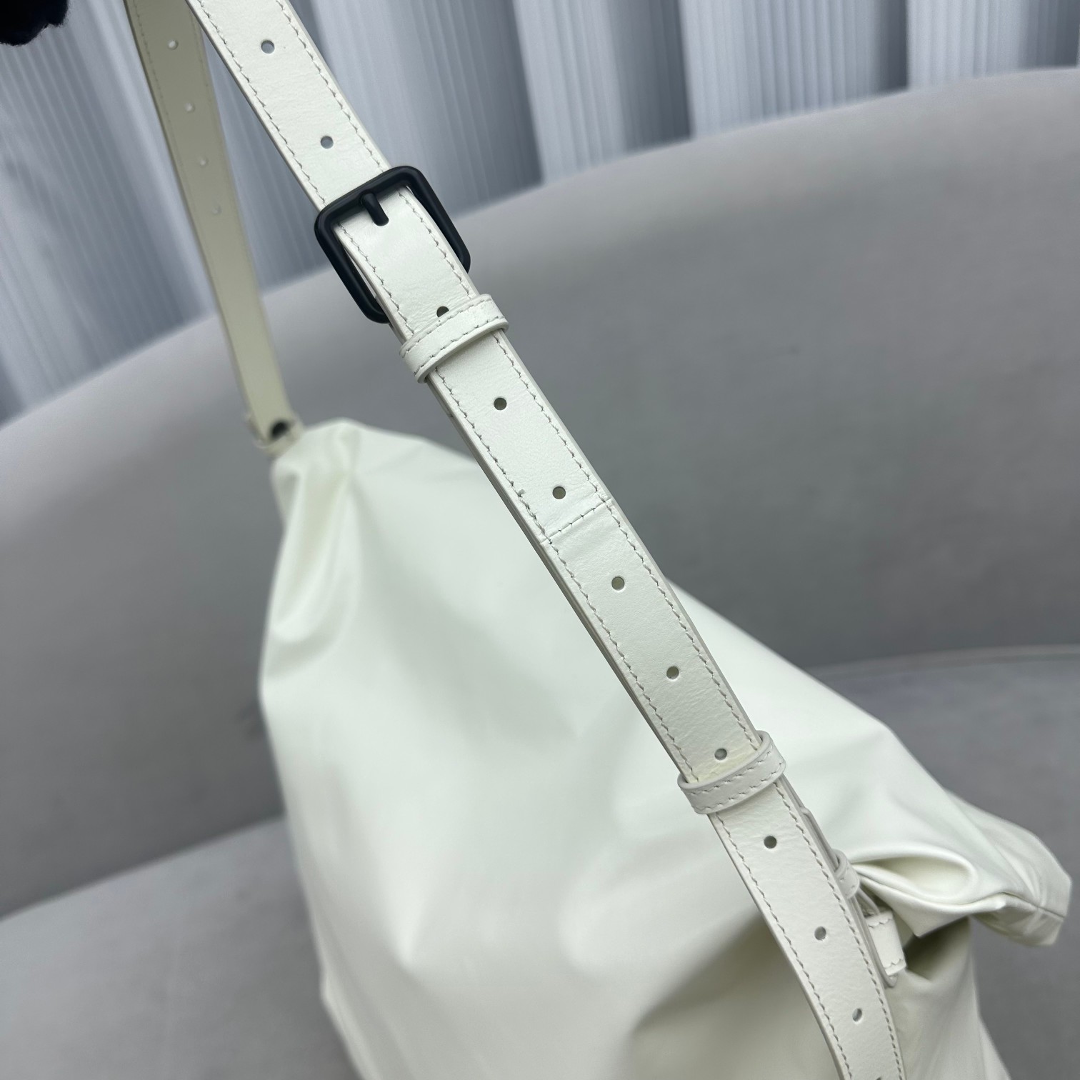 Balenciaga Trash Bag Large Pouch In White(37-40-52cm) - FashionPlug