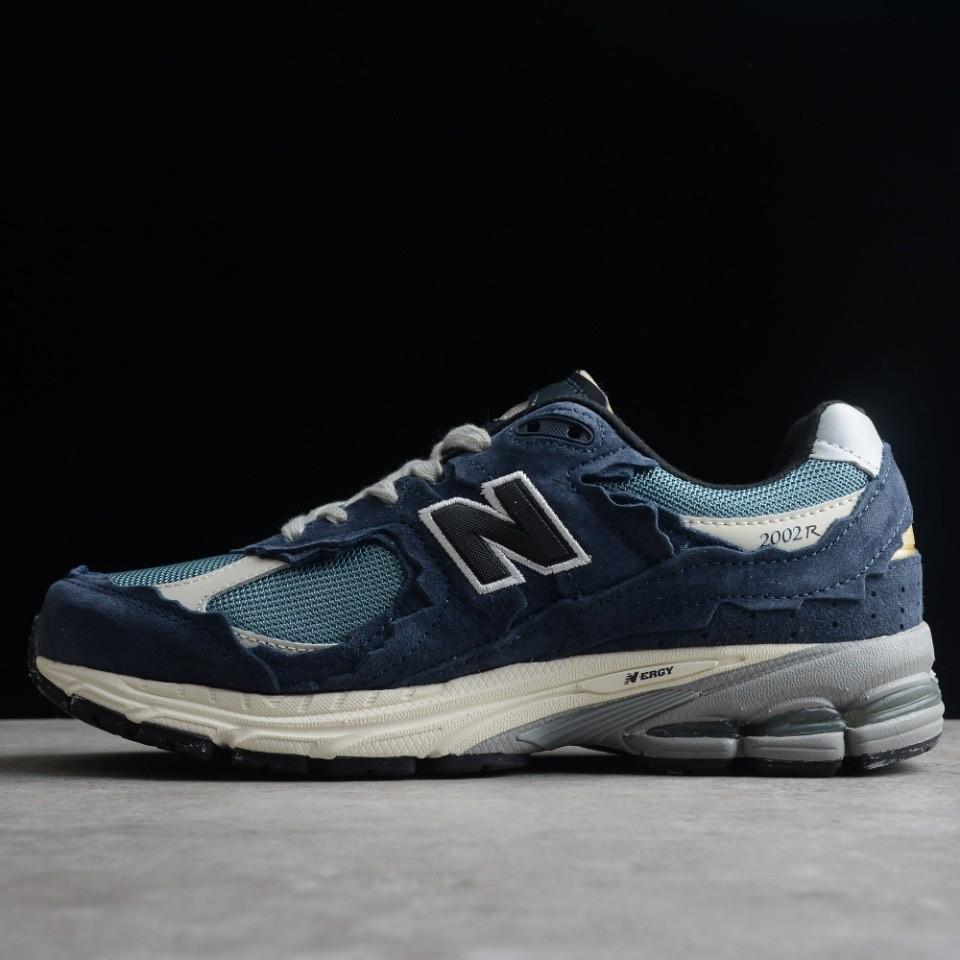New Balance WL2002 Sneakers     - FashionPlug