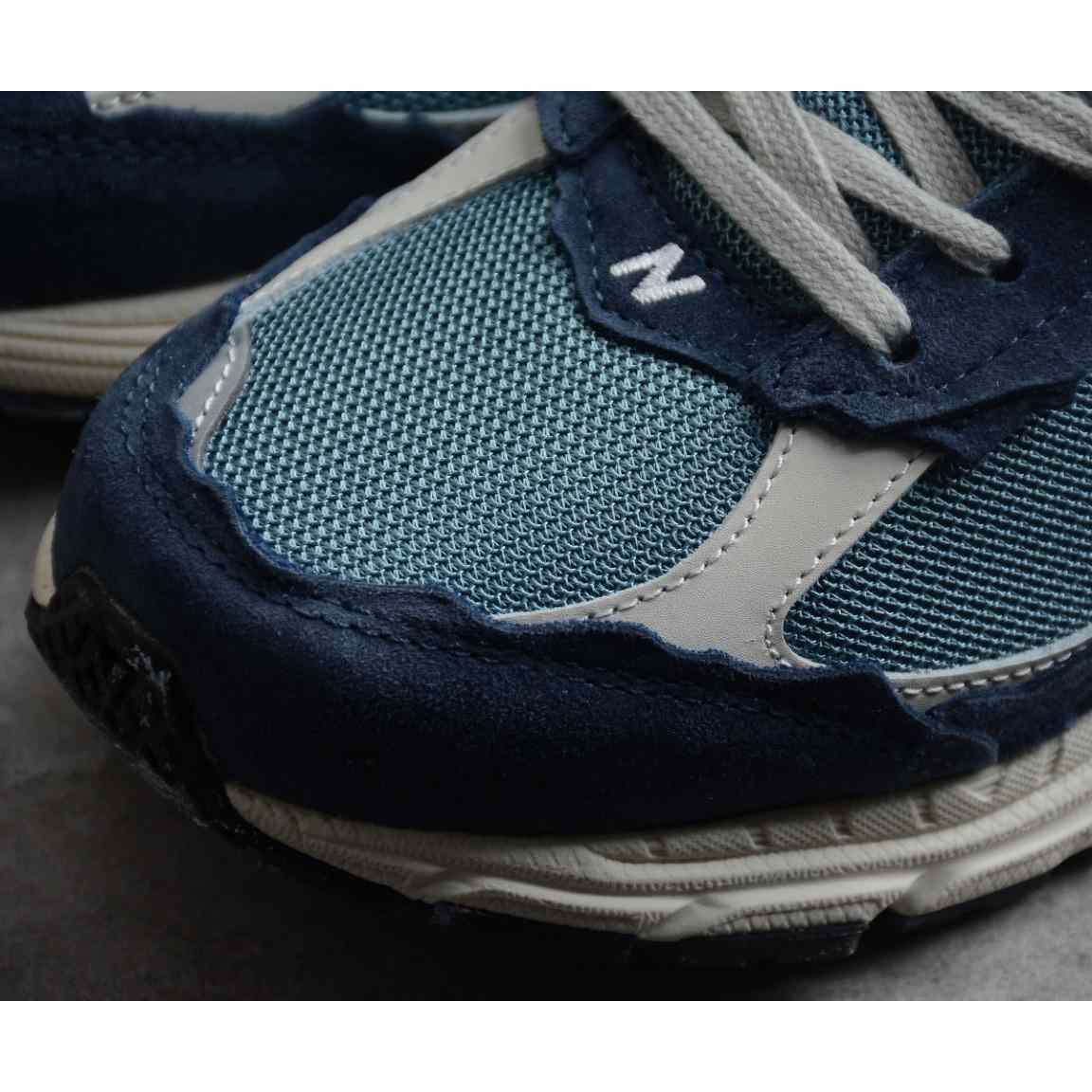 New Balance WL2002 Sneakers     - FashionPlug