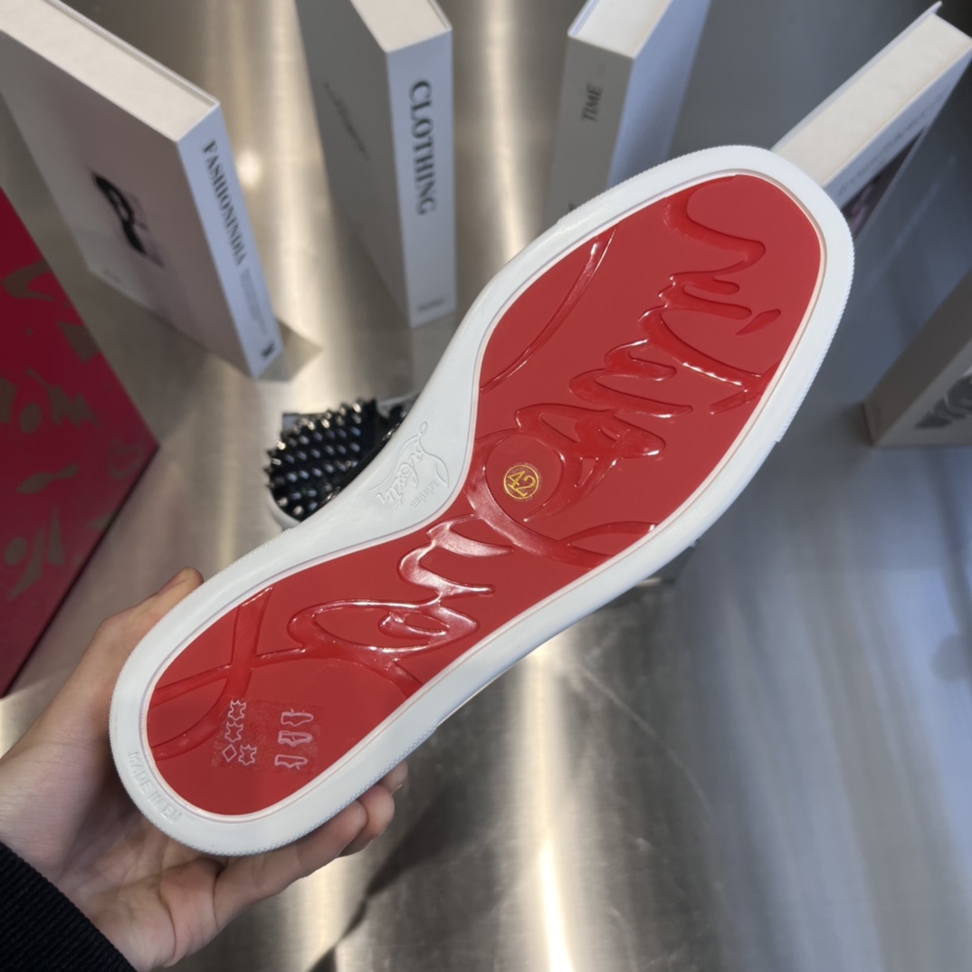 Christian Louboutin Low-Top Sneaker - FashionPlug