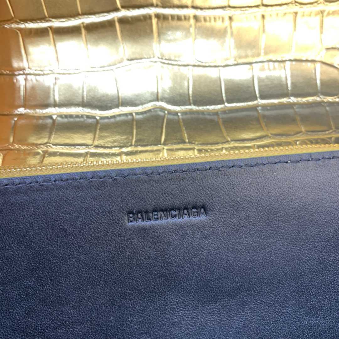 Balenciaga Gossip Small Bag (23.5-12.4-10.4cm) - FashionPlug
