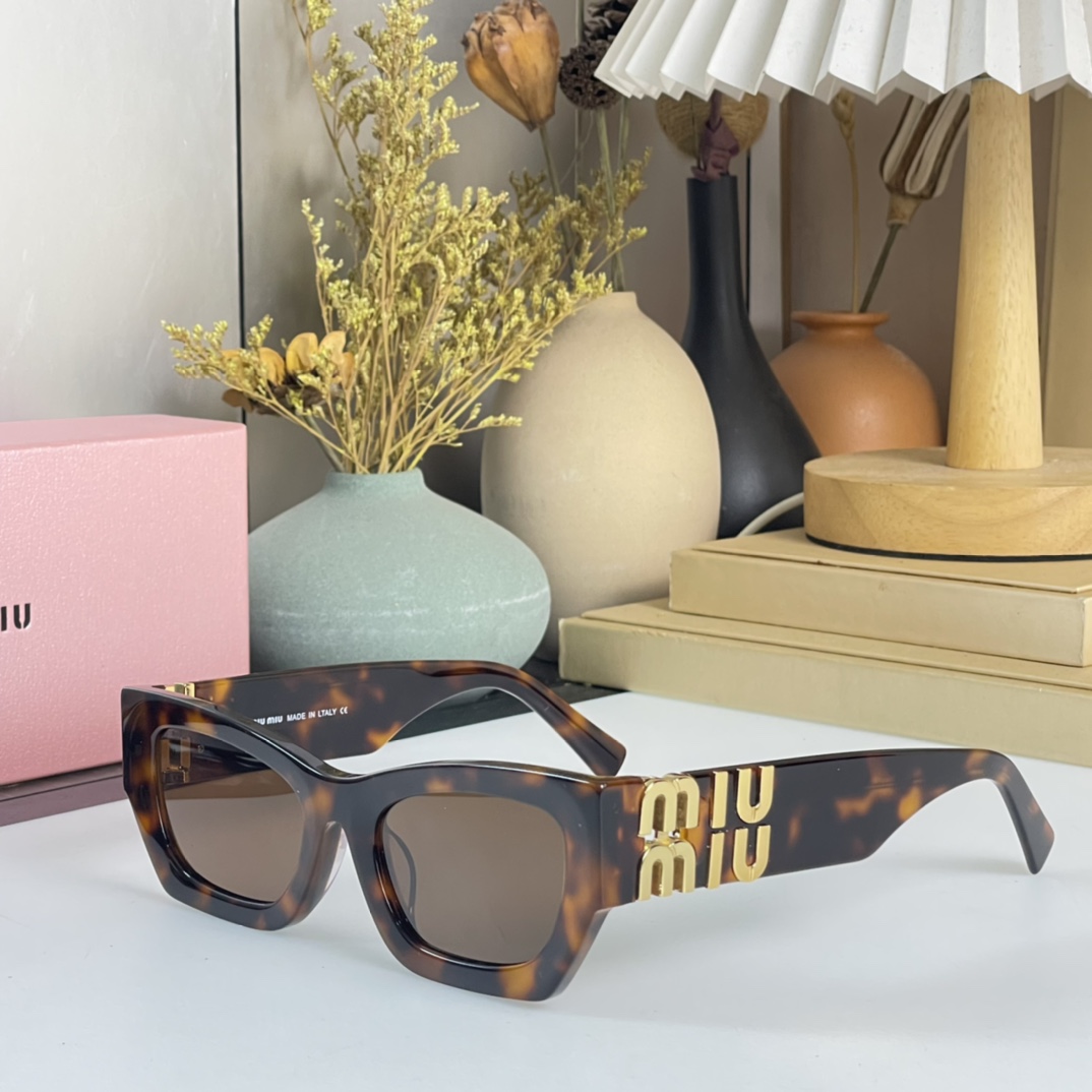 Miu Miu Glimpse Sunglasses - FashionPlug