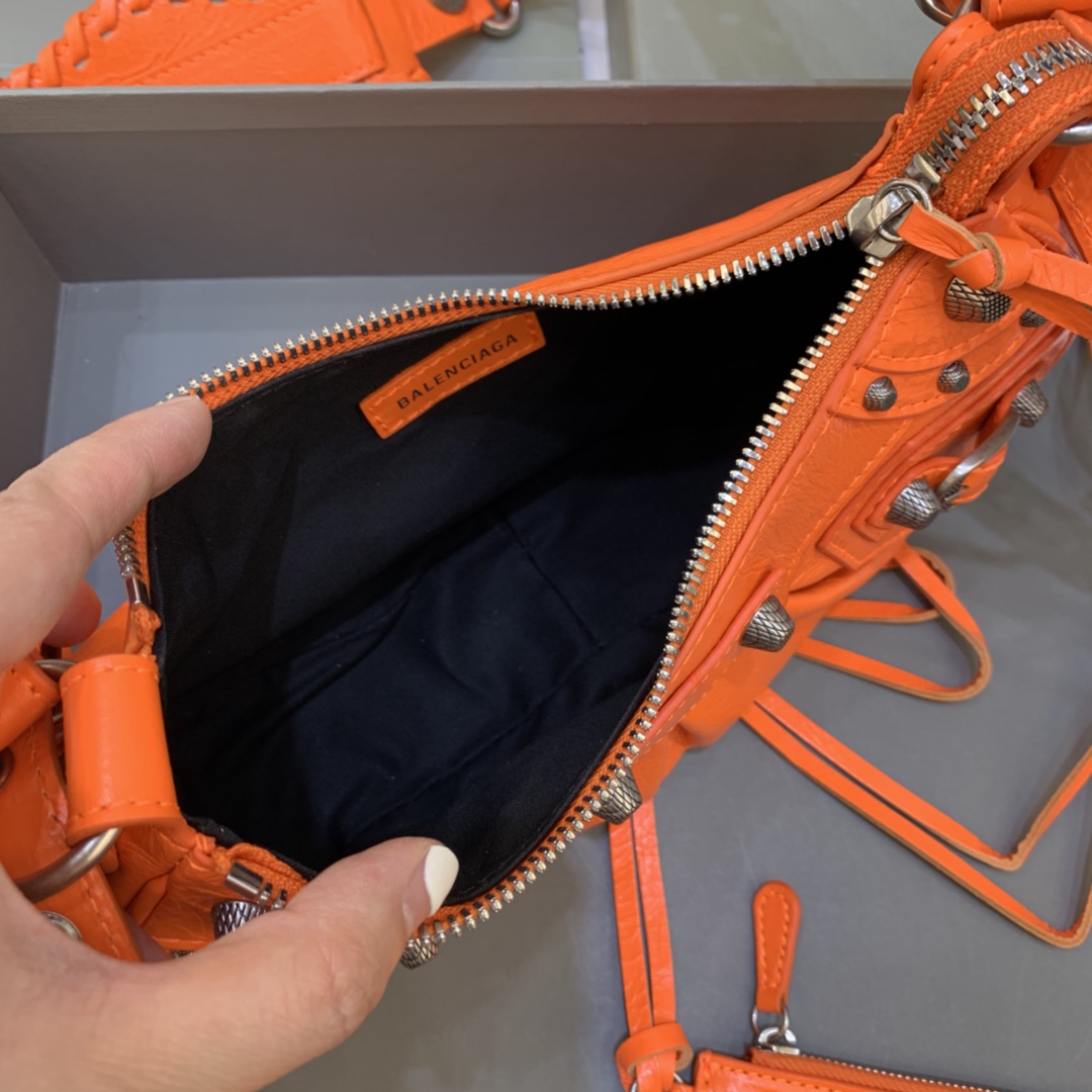 Balenciaga Le Cagole XS Shoulder Bag (26-12-6cm) - FashionPlug