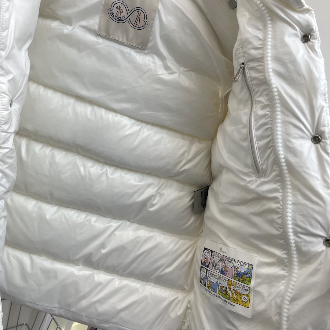 Moncler Maya 70 Short Down Jacket - FashionPlug