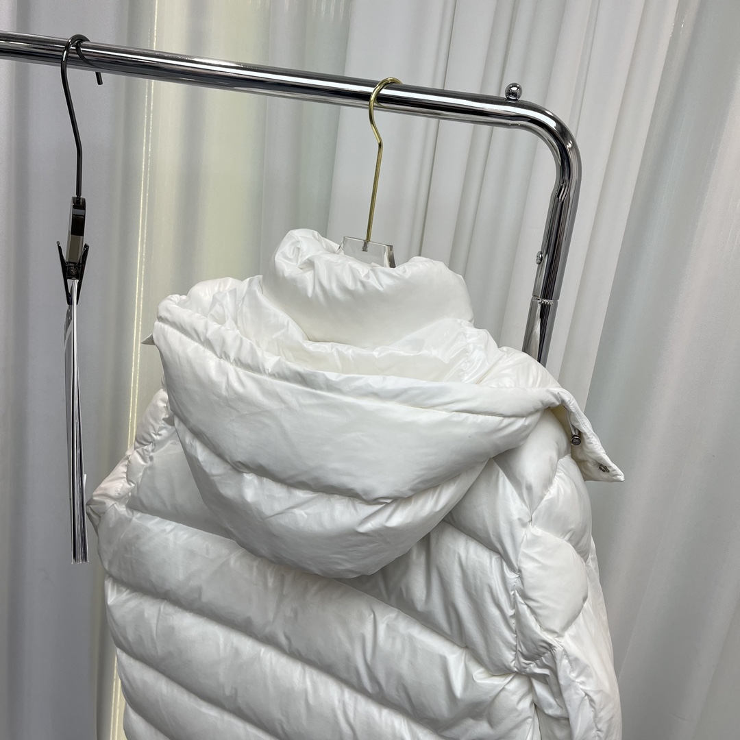 Moncler Maya 70 Short Down Jacket - FashionPlug