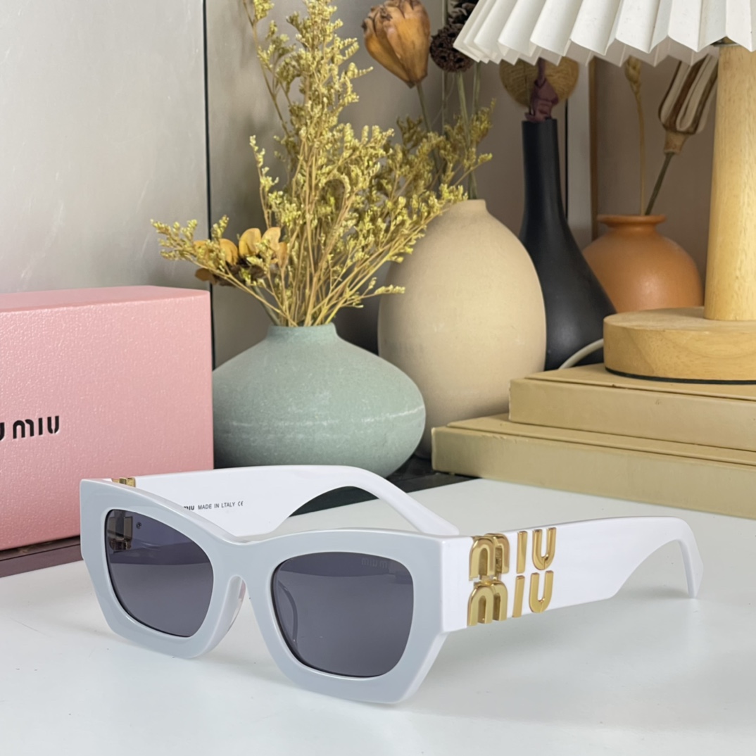 Miu Miu Glimpse Sunglasses - FashionPlug
