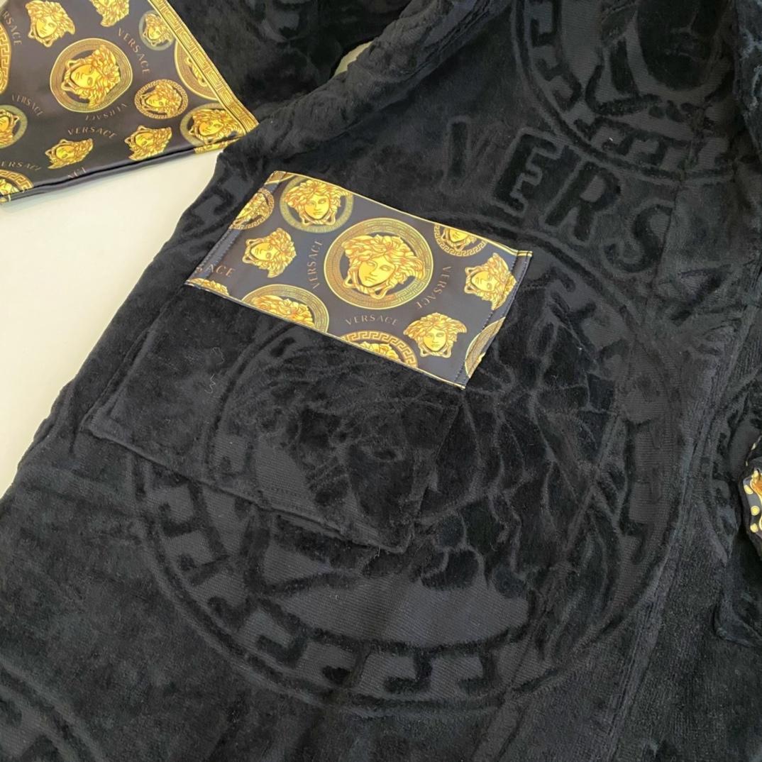 Versace I ♡ Baroque Bathrobe(Uniform size) - FashionPlug